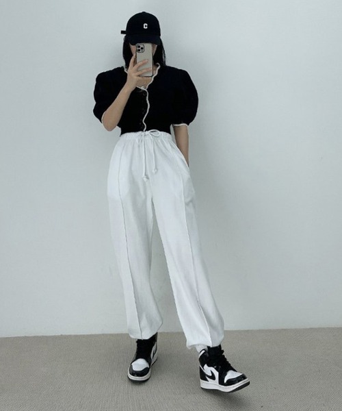 Jewelobe（ジュエローブ）の「配色ヘムパフスリーブニットカーディガン（カーディガン/ボレロ・レディース・オフホワイト/ブラック/ブラウン・FREE）」の8枚目の写真