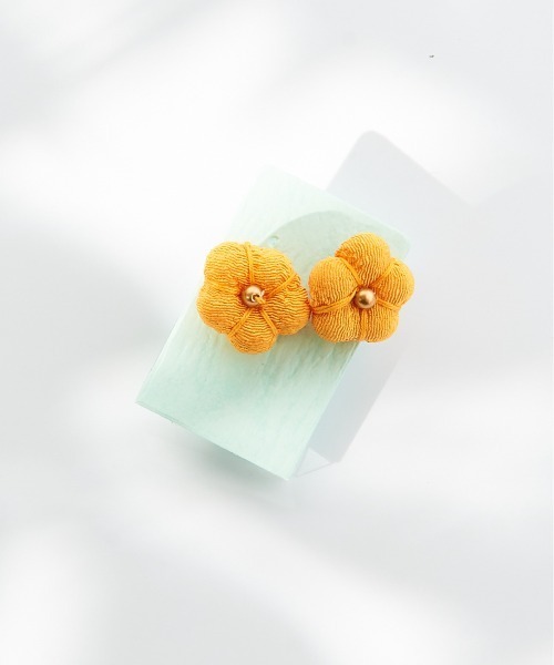 Sakka(サッカ)の「ピアス 梅ちりめん(ピアス(両耳用)・レディース・ホワイト/グリーン/ピンク系その他/オレンジ/レッド/ピンク系その他3/ブルー/イエロー/パープル/ピンク系その他2・FREE)」の6枚目の写真