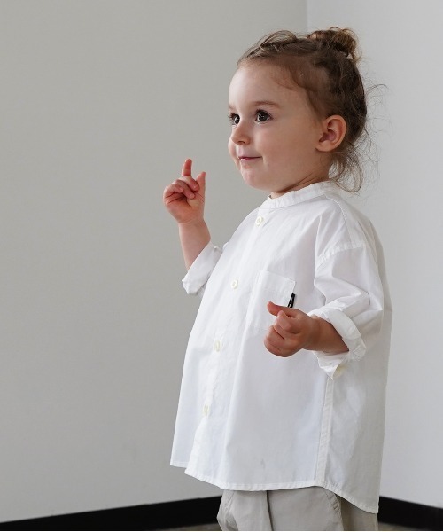 quoti use fith(クゥオティ ユース フィス)の「ハイカウントコットン 長袖ルーズシャツ(シャツ/ブラウス・キッズ・ホワイト/ネイビー/ベージュ・80/90/100/130/110/120)」の2枚目の写真