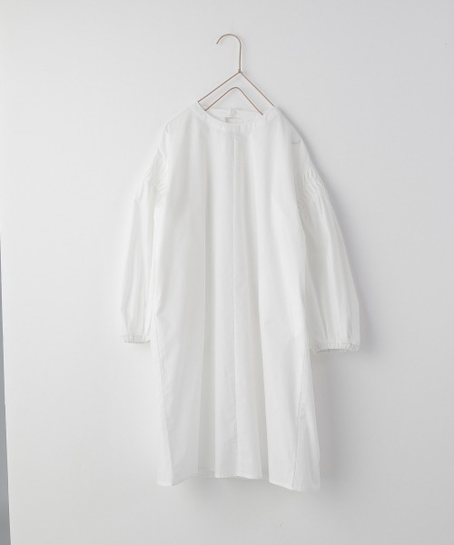 LOWRYS FARM(ローリーズファーム)の「ソデピンタックワンピースロングスリーブ 959730(ワンピース・キッズ・ブラウン/ホワイト/ブラック・130cm/110cm/120cm)」の1枚目の写真