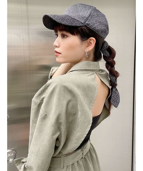 GYDA(ジェイダ)の「BACKリボンサテンキャップ(キャップ・レディース・グレー/ブラック・FREE)」の2枚目の写真