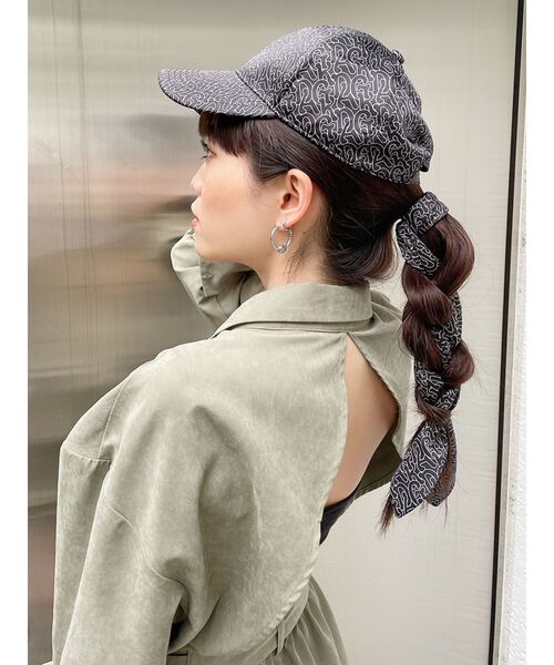 GYDA(ジェイダ)の「BACKリボンサテンキャップ(キャップ・レディース・グレー/ブラック・FREE)」の4枚目の写真