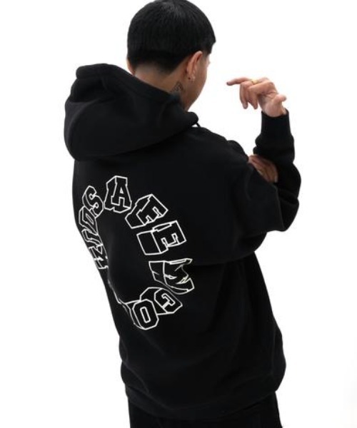 A FEW GOOD KIDS（ア フュー グッド キッズ）の「A'GEM/9 × .kom『A FEW GOOD KIDS/ア フュー グッド キッズ』3D LOGO HOODIE/3Dロゴ プルオーバーパーカー（パーカー・メンズ・ホワイト/ブラック・XL）」の2枚目の写真