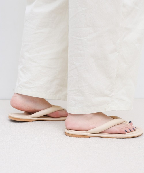 select MOCA(セレクトモカ)の「フェイクレザーフラットトングサンダル(サンダル・レディース・ブラック/アイボリー・SMALL/MEDIUM/LARGE)」の17枚目の写真