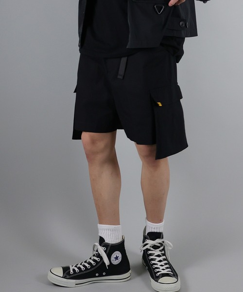 NUMBER (N)INE(ナンバーナイン)の「RIPSTOP CARGO SHORTS / マイクロリップストップ アウトカーゴポケット ショートパンツ(カーゴパンツ・メンズ・ブラック/オフホワイト/オリーブ・2/4/3)」の2枚目の写真