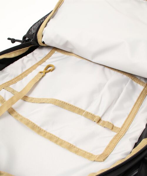 COLEMAN（コールマン）の「ウォーカー ２５（バックパック/リュック・レディース・ブラック/ブラック系その他/グレー系その他/グリーン系その他/ホワイト×ブラック/スカイブルー/バイオレット/ホワイト/ターコイズブルー/ブルー・ONE SIZE/25L）」の16枚目の写真