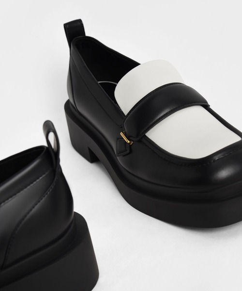 CHARLES & KEITH（チャールズ & キース）の「【販売終了】クロックエフェクト プラットフォームペニーローファー / Croc-Effect Platform Penny Loafers（ローファー・レディース・ブラック/イエロー系その他3・22.5cm/23cm/23.5cm/24.5cm/25cm/25.5cm）」の4枚目の写真