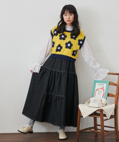 MERLOT（メルロー）の「フラワーニットベスト（ベスト・レディース・ネイビー/イエロー・FREE）」の18枚目の写真