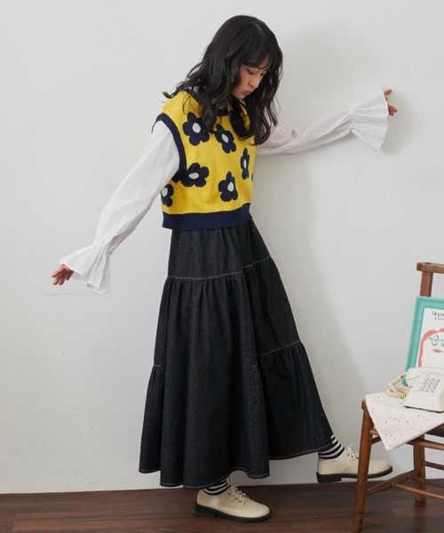 MERLOT（メルロー）の「フラワーニットベスト（ベスト・レディース・ネイビー/イエロー・FREE）」の20枚目の写真