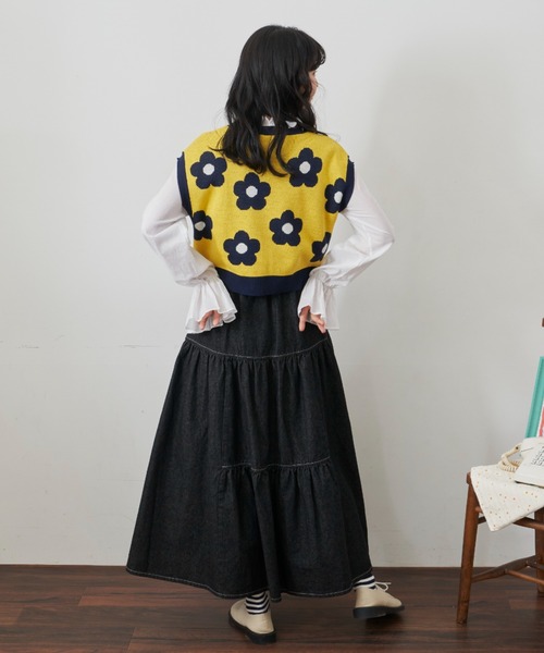 MERLOT（メルロー）の「フラワーニットベスト（ベスト・レディース・ネイビー/イエロー・FREE）」の21枚目の写真