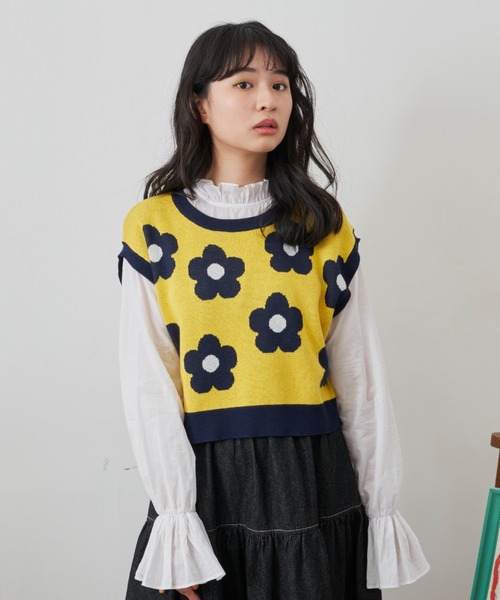 MERLOT（メルロー）の「フラワーニットベスト（ベスト・レディース・ネイビー/イエロー・FREE）」の13枚目の写真