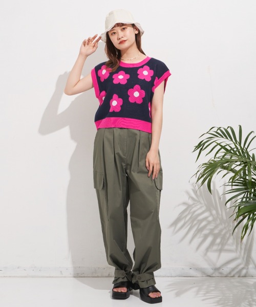 MERLOT（メルロー）の「フラワーニットベスト（ベスト・レディース・ネイビー/イエロー・FREE）」の8枚目の写真