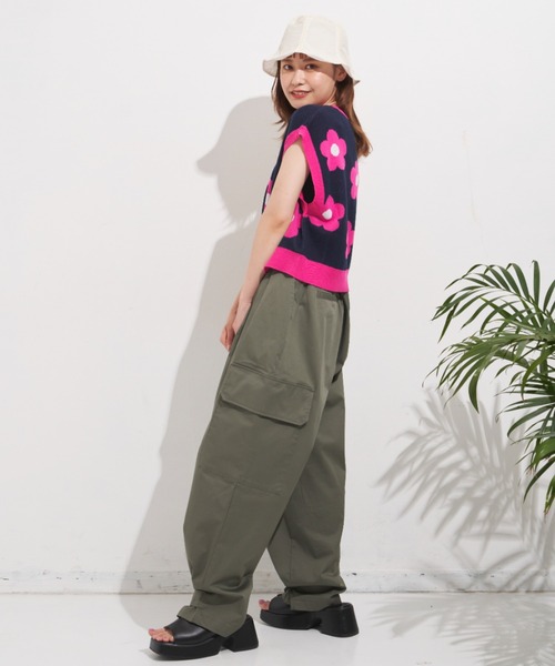 MERLOT（メルロー）の「フラワーニットベスト（ベスト・レディース・ネイビー/イエロー・FREE）」の9枚目の写真