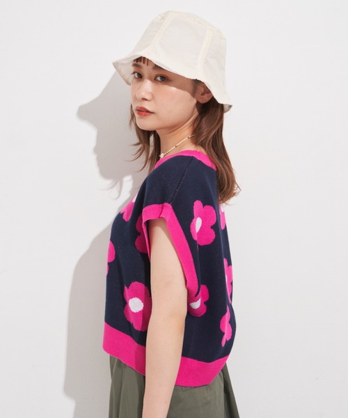 MERLOT（メルロー）の「フラワーニットベスト（ベスト・レディース・ネイビー/イエロー・FREE）」の5枚目の写真