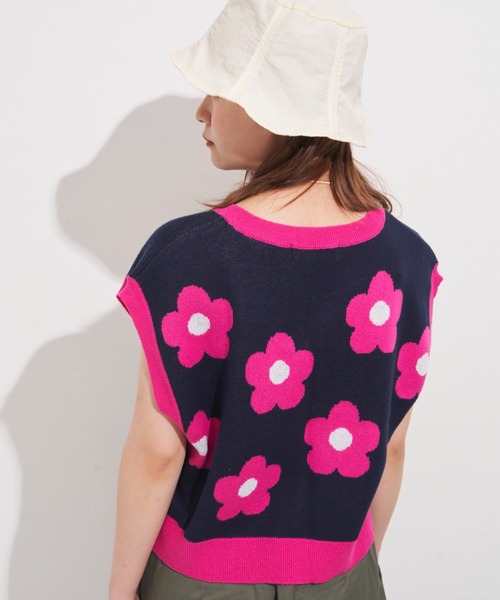 MERLOT（メルロー）の「フラワーニットベスト（ベスト・レディース・ネイビー/イエロー・FREE）」の6枚目の写真