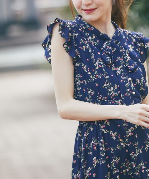 tocco closet（トッコ クローゼット）の「肩フリル付きパール釦 