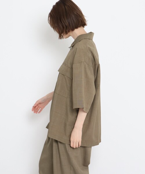 BASECONTROL(ベースコントロール)の「◆リネンタッチシャンブレー ビッグシルエット 半袖ジップシャツ(シャツ/ブラウス・レディース・ブラック/ベージュ/ネイビー・99)」の5枚目の写真
