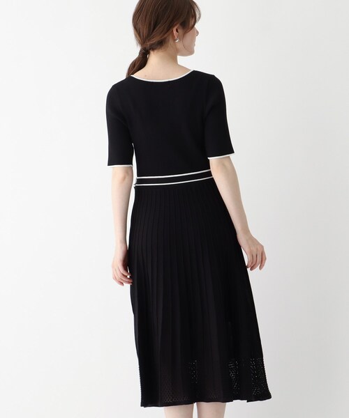 index(インデックス)の「◆バイカラープリーツニットワンピース【WEB限定サイズ】(ワンピース・レディース・ベージュ系その他7/グリーン系その他5/ブラック系4・40/38/42/36)」の4枚目の写真