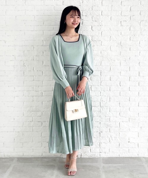 index(インデックス)の「◆バイカラープリーツニットワンピース【WEB限定サイズ】(ワンピース・レディース・ベージュ系その他7/グリーン系その他5/ブラック系4・40/38/42/36)」の20枚目の写真