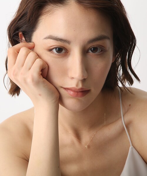 OPAQUE.CLIP(オペークドットクリップ)の「K10 クロスネックレス(ネックレス・レディース・ゴールド・99)」の3枚目の写真