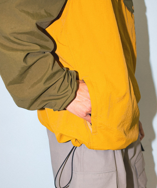 URBAN RESEARCH Sonny Label(アーバンリサーチサニーレーベル)の「OOPS 配色アノラックブルゾン(ブルゾン・メンズ・ブラック系その他/グリーン系その他/パープル系その他・LARGE/MEDIUM)」の20枚目の写真