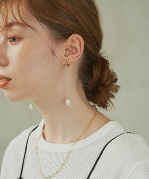 hinari（ヒナリ）の「ロングパールピアス/イヤリング（ピアス（両耳用）・レディース・ゴールド/ゴールド系その他・FREE）」の3枚目の写真