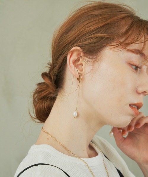 hinari（ヒナリ）の「ロングパールピアス/イヤリング（ピアス（両耳用）・レディース・ゴールド/ゴールド系その他・FREE）」の14枚目の写真
