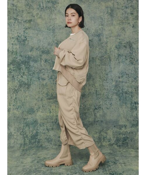 COTORICA（コトリカ）の「【THE DAYZ TOKYO】スリーブパッカリングミリタリーブルゾン【セットアップ対応】【MA-1】（ブルゾン・レディース・ベージュ/カーキ・FREE）」の4枚目の写真