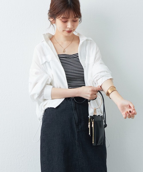 natural couture(ナチュラルクチュール)の「WEB限定カラーあり/人気のシアーマンパがアップデートして再登場!フードが取れるほんのりシアーマンパ(マウンテンパーカー・レディース・オフホワイト/ブラック/サックスブルー/イエロー/ピンク・FREE)」の7枚目の写真