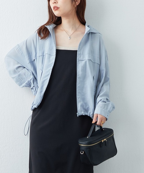 natural couture(ナチュラルクチュール)の「WEB限定カラーあり/人気のシアーマンパがアップデートして再登場!フードが取れるほんのりシアーマンパ(マウンテンパーカー・レディース・オフホワイト/ブラック/サックスブルー/イエロー/ピンク・FREE)」の15枚目の写真