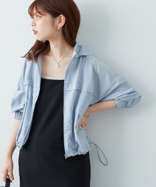 natural couture(ナチュラルクチュール)の「WEB限定カラーあり/人気のシアーマンパがアップデートして再登場!フードが取れるほんのりシアーマンパ(マウンテンパーカー・レディース・オフホワイト/ブラック/サックスブルー/イエロー/ピンク・FREE)」の14枚目の写真