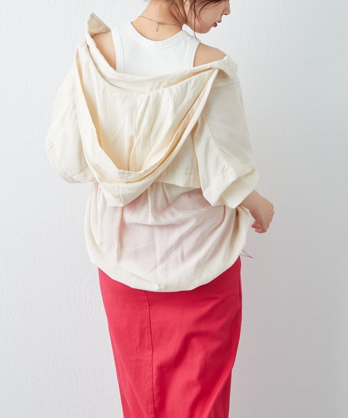 natural couture(ナチュラルクチュール)の「WEB限定カラーあり/人気のシアーマンパがアップデートして再登場!フードが取れるほんのりシアーマンパ(マウンテンパーカー・レディース・オフホワイト/ブラック/サックスブルー/イエロー/ピンク・FREE)」の21枚目の写真