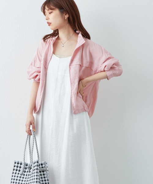 natural couture(ナチュラルクチュール)の「WEB限定カラーあり/人気のシアーマンパがアップデートして再登場!フードが取れるほんのりシアーマンパ(マウンテンパーカー・レディース・オフホワイト/ブラック/サックスブルー/イエロー/ピンク・FREE)」の22枚目の写真