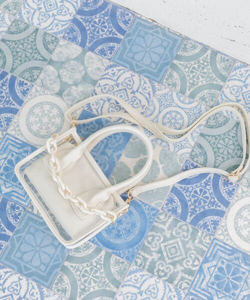 ems excite(エムズエキサイト)の「PVCハンドBAG(ショルダーバッグ・レディース・ブラック/オフホワイト/ピンク・ONE SIZE)」の2枚目の写真