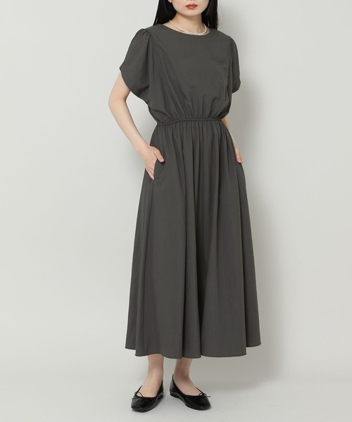 ALAND（エーランド）の「3.3 Field Trip／BACK BUTTON ワンピース 2353223（ワンピース・レディース・ブラック/ベージュ・FREE）」の2枚目の写真