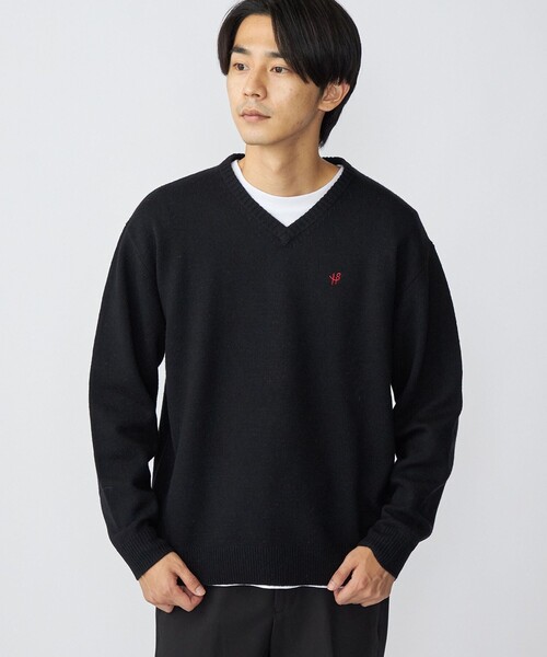 SHIPS（シップス）の「*SHIPS: ワンポイント ロゴ 刺繍 ミドルゲージ スクール Vネック ニット（ニット/セーター・メンズ・ブラック/ネイビー/ダークグレー/ワイン・SMALL/MEDIUM/LARGE/X-LARGE）」の2枚目の写真