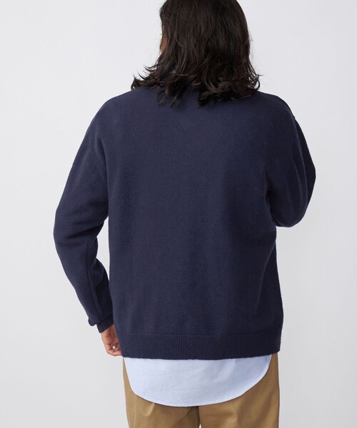 SHIPS（シップス）の「*SHIPS: ワンポイント ロゴ 刺繍 ミドルゲージ スクール Vネック ニット（ニット/セーター・メンズ・ブラック/ネイビー/ダークグレー/ワイン・SMALL/MEDIUM/LARGE/X-LARGE）」の12枚目の写真