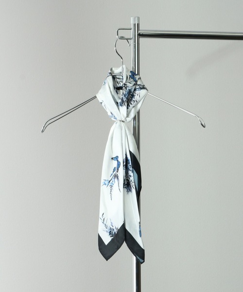 Art re A select（アトリエセレクト）の「SILKYFABRIC PATTERNED SCARF/シルキーファブリック アソート 総柄 ストール スカーフ（バンダナ/スカーフ・メンズ・ブラック系その他/ホワイト系その他/レッド系その他/ブラック系その他2/グレー系その他/ブルー系その他・FREE）」の2枚目の写真