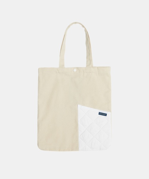 LAVENHAM（ラベンハム）の「QUILT POCKET TOTE BAG UNISEX / キルトポケット トートバッグ ユニセックス（トートバッグ・レディース・ベージュ系その他4/ベージュ系その他3・ONE SIZE）」の3枚目の写真