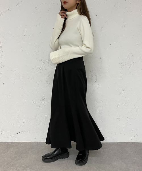apres jour mignon(アプレジュールミニョン)の「袖フレアタートルネックニット【ZOZOTOWN限定アイテム】(ニット/セーター・レディース・その他/ブラック/アイボリー/グレイッシュベージュ・X-LARGE/フリー)」の5枚目の写真