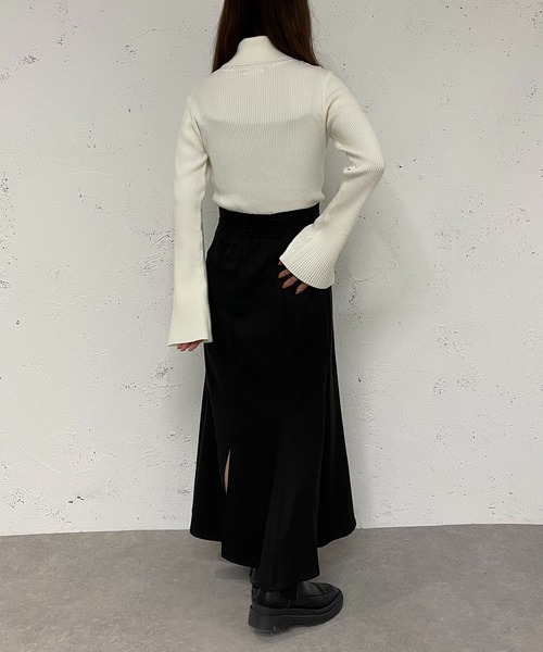 apres jour mignon(アプレジュールミニョン)の「袖フレアタートルネックニット【ZOZOTOWN限定アイテム】(ニット/セーター・レディース・その他/ブラック/アイボリー/グレイッシュベージュ・X-LARGE/フリー)」の8枚目の写真