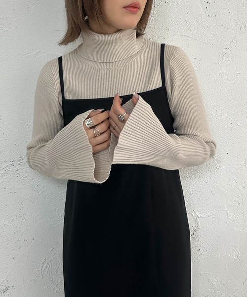 apres jour mignon(アプレジュールミニョン)の「袖フレアタートルネックニット【ZOZOTOWN限定アイテム】(ニット/セーター・レディース・その他/ブラック/アイボリー/グレイッシュベージュ・X-LARGE/フリー)」の6枚目の写真