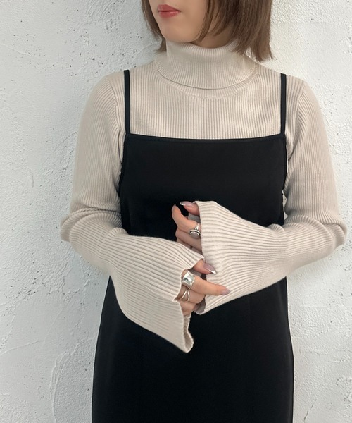 apres jour mignon(アプレジュールミニョン)の「袖フレアタートルネックニット【ZOZOTOWN限定アイテム】(ニット/セーター・レディース・その他/ブラック/アイボリー/グレイッシュベージュ・X-LARGE/フリー)」の9枚目の写真
