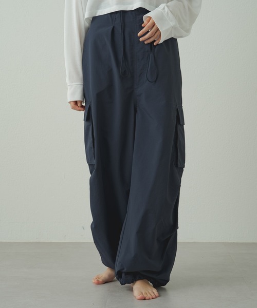 earthy(アーシー)の「【earthy_】ナイロンボリュームカーゴパンツ(カーゴパンツ・レディース・オフホワイト/ネイビー・FREE)」の20枚目の写真