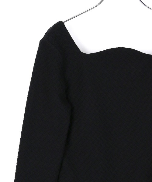 ADAM ET ROPE'(アダムエロペ)の「ウェーブネックプルオーバー(Tシャツ/カットソー・レディース・ホワイト/ブラック・FREE)」の21枚目の写真