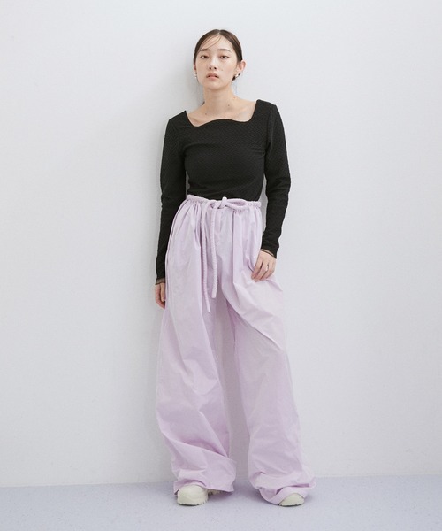 ADAM ET ROPE'(アダムエロペ)の「ウェーブネックプルオーバー(Tシャツ/カットソー・レディース・ホワイト/ブラック・FREE)」の10枚目の写真