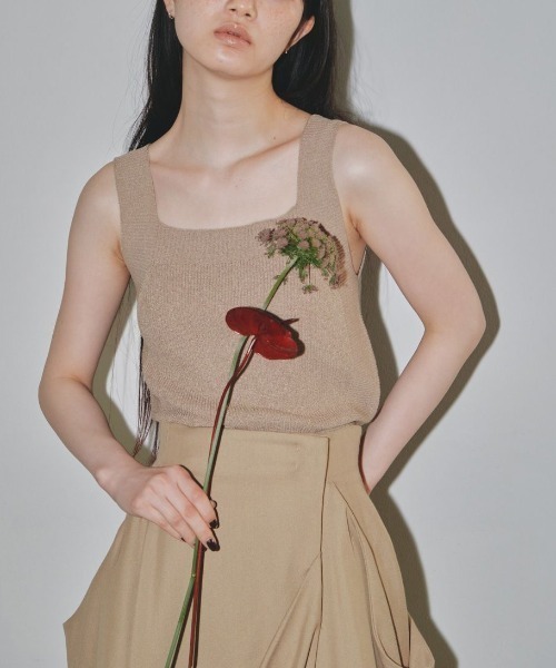 TODAYFUL(トゥデイフル)の「TODAYFUL(トゥデイフル) "Square Knit Tanktop"スクエアニットタンクトップ/12210509(タンクトップ・レディース・ベージュ/キナリ/ブラック・ONE SIZE)」の9枚目の写真