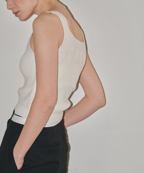 TODAYFUL(トゥデイフル)の「TODAYFUL(トゥデイフル) "Square Knit Tanktop"スクエアニットタンクトップ/12210509(タンクトップ・レディース・ベージュ/キナリ/ブラック・ONE SIZE)」の4枚目の写真