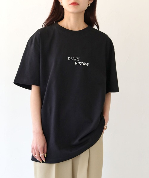 HER CLOSET（ハークローゼット）の「【shemoshelly】WEB限定DAYロゴTシャツ（Tシャツ/カットソー・レディース・ブラック/ホワイト・S/M/L）」の4枚目の写真