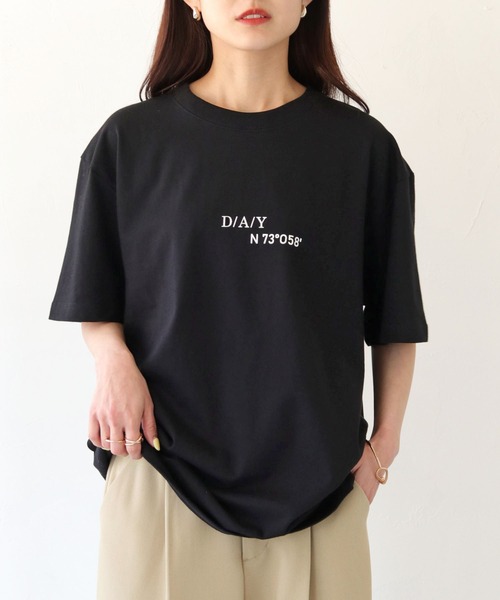 HER CLOSET（ハークローゼット）の「【shemoshelly】WEB限定DAYロゴTシャツ（Tシャツ/カットソー・レディース・ブラック/ホワイト・S/M/L）」の10枚目の写真